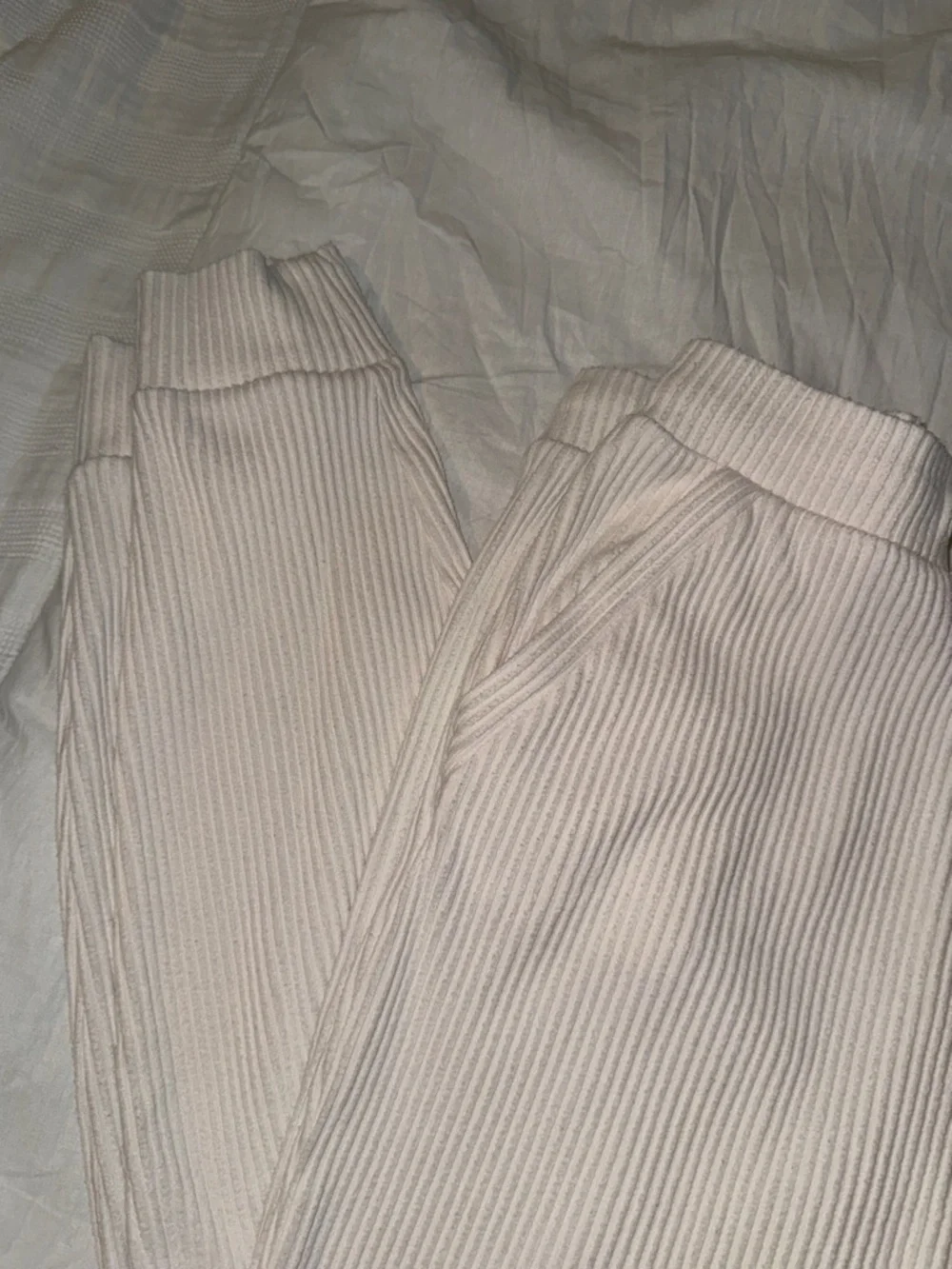 ALO Ribbed Drawstring Sweatpants - Light Beige - Picture 3 of 8